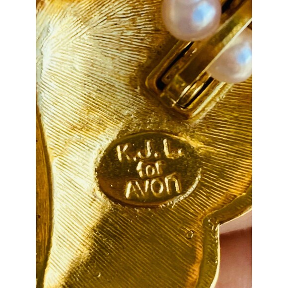 Kenneth Jay Lane for Avon pearl and butterfly necklace - Picture 4 of 4